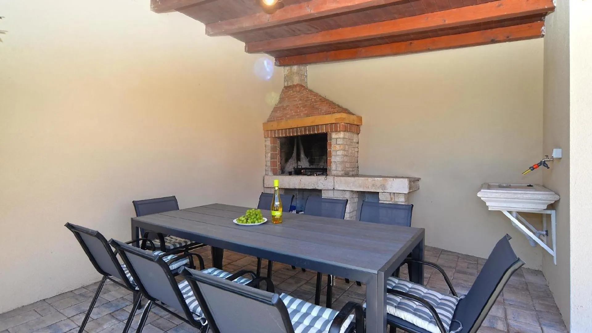 Ferienhaus Mit Privatpool Fuer 8 Personen Ca 180 Qm In Liznjan, Istrien Suedkueste Von Istrien Liznjan