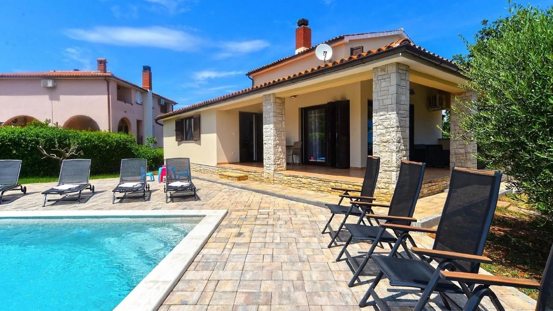 Ferienhaus Mit Privatpool Fuer 8 Personen Ca 180 Qm In Liznjan, Istrien Suedkueste Von Istrien