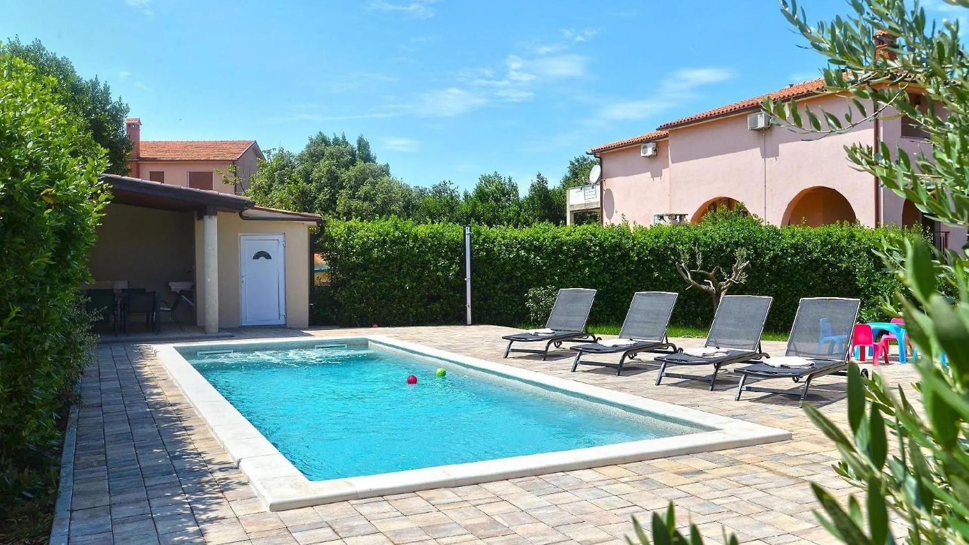 Ferienhaus Mit Privatpool Fuer 8 Personen Ca 180 Qm In Liznjan, Istrien Suedkueste Von Istrien