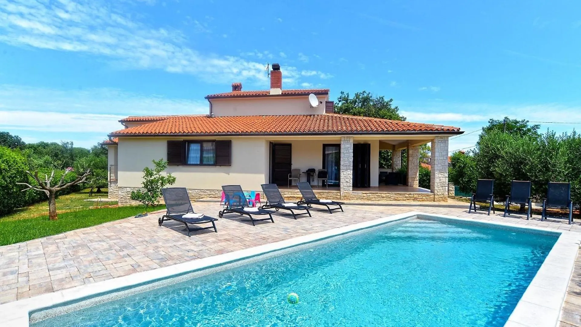 Ferienhaus Mit Privatpool Fuer 8 Personen Ca 180 Qm In Liznjan, Istrien Suedkueste Von Istrien 0*,  كرواتيا