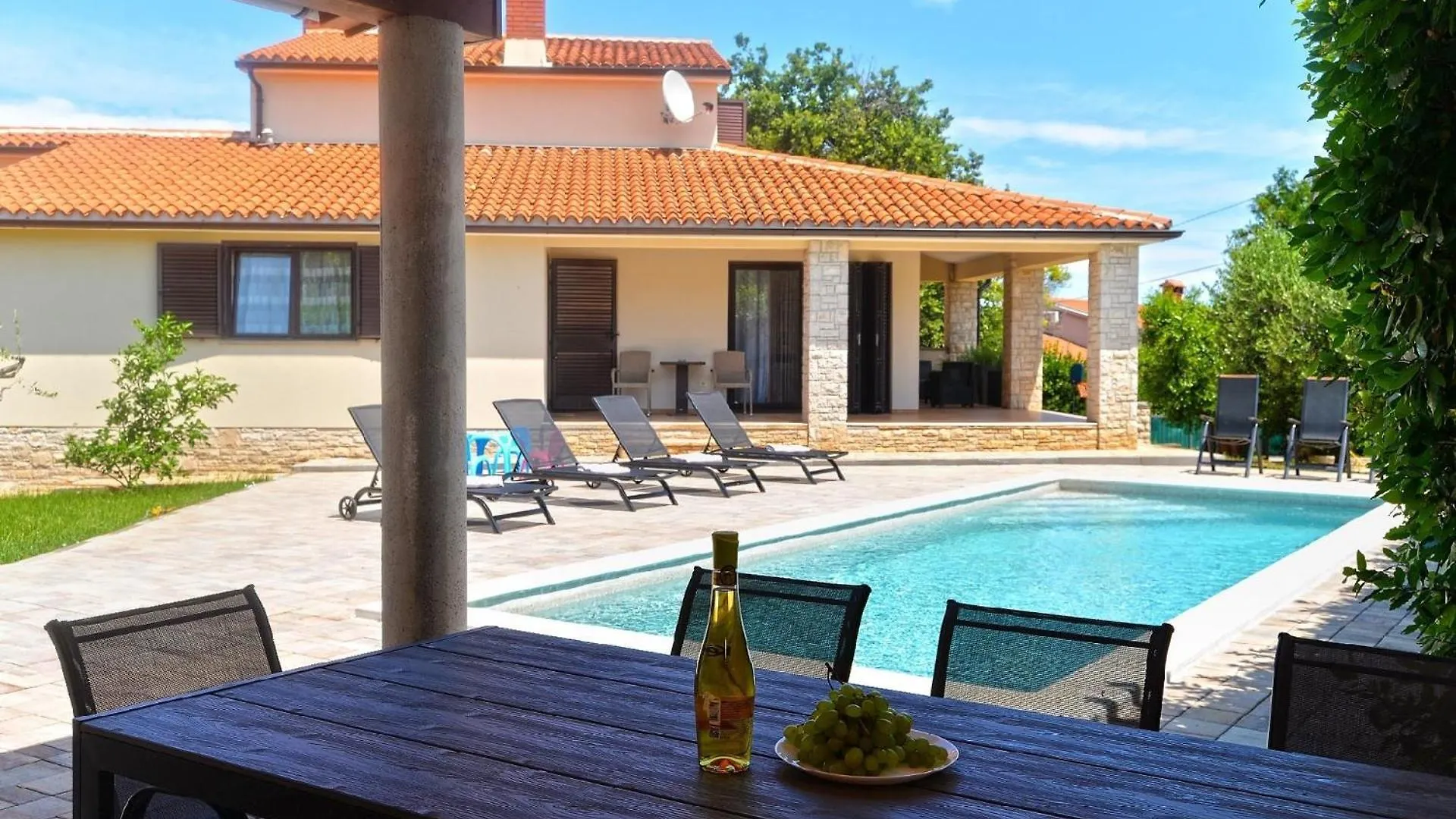 Ferienhaus Mit Privatpool Fuer 8 Personen Ca 180 Qm In Liznjan, Istrien Suedkueste Von Istrien كرواتيا